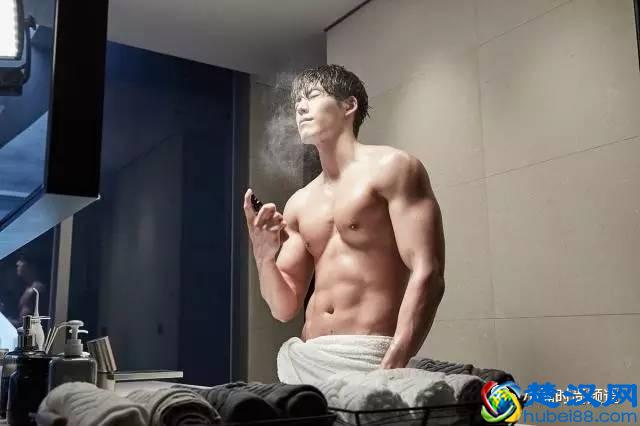 男士：背部长痘痘该怎么办？皮肤科医生整理出5大解决方法！