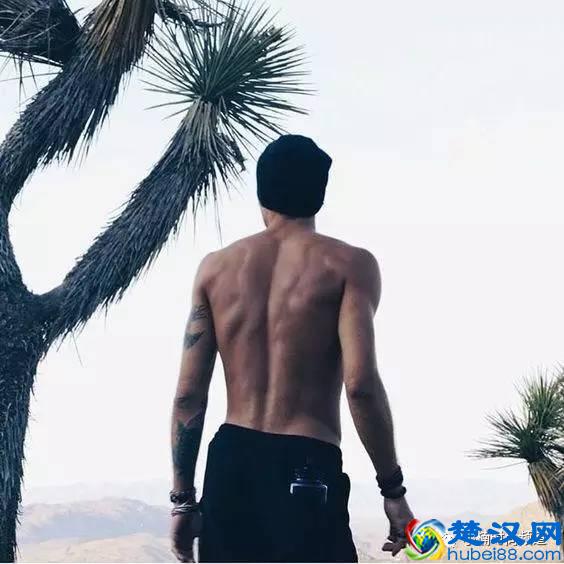 男士：背部长痘痘该怎么办？皮肤科医生整理出5大解决方法！