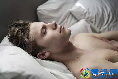 男士：背部长痘痘该怎么办？皮肤科医生整理出5大解决方法！