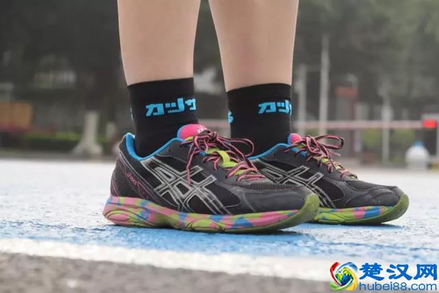 你穿什么袜子跑步？穿对了袜子，PB来得更快