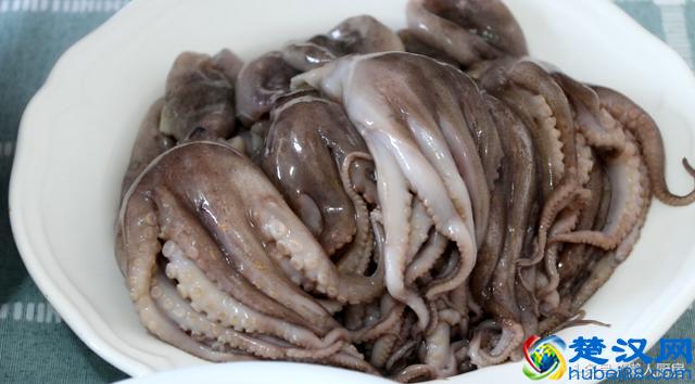 自制海鲜大咖，用麻辣鲜香的火锅底料做太给力，吃得酣畅淋漓