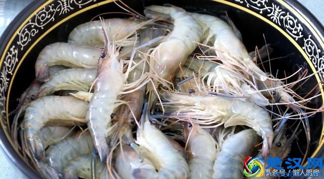 自制海鲜大咖，用麻辣鲜香的火锅底料做太给力，吃得酣畅淋漓