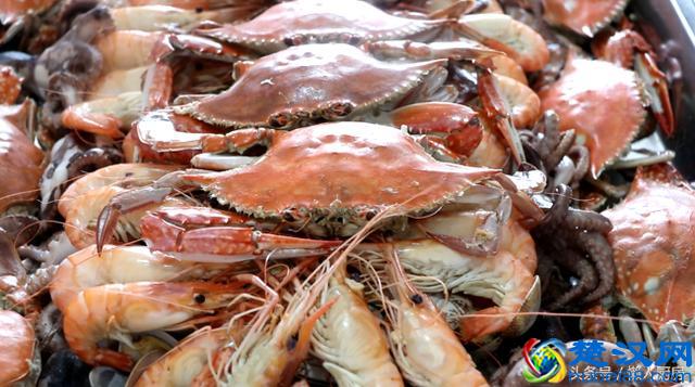 自制海鲜大咖，用麻辣鲜香的火锅底料做太给力，吃得酣畅淋漓