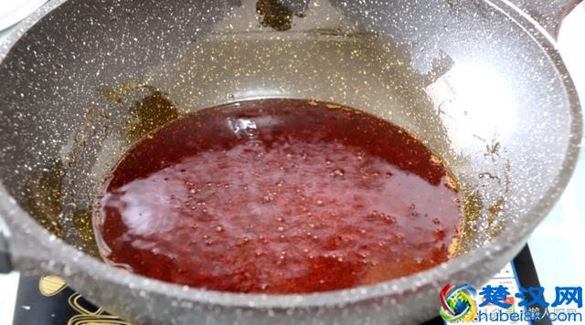 自制海鲜大咖，用麻辣鲜香的火锅底料做太给力，吃得酣畅淋漓