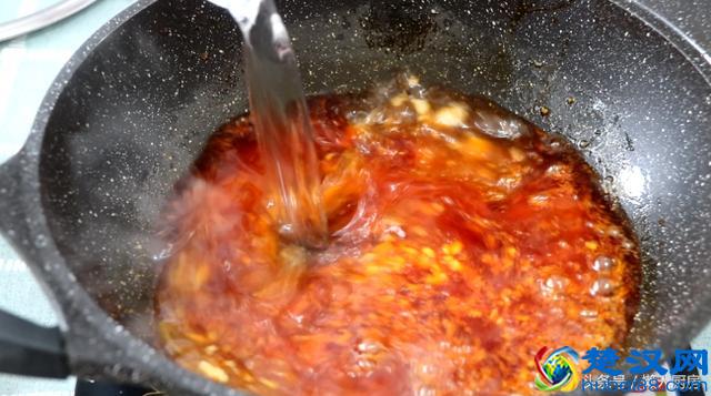 自制海鲜大咖，用麻辣鲜香的火锅底料做太给力，吃得酣畅淋漓