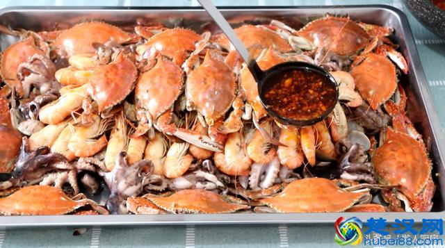 自制海鲜大咖，用麻辣鲜香的火锅底料做太给力，吃得酣畅淋漓