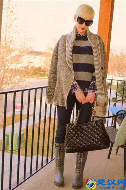 下雨天出行这么穿才好看！雨天穿搭时尚街拍