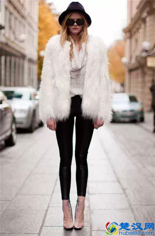 下雨天出行这么穿才好看！雨天穿搭时尚街拍