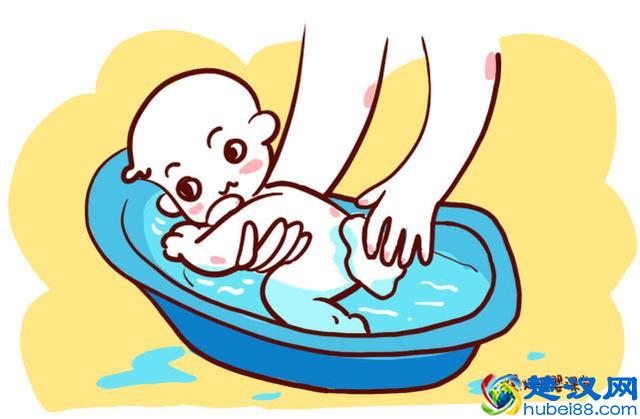 游泳越早越好，尤其是婴儿时期，让宝宝的体格更强壮