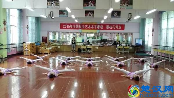 同学们都在少年宫干什么？