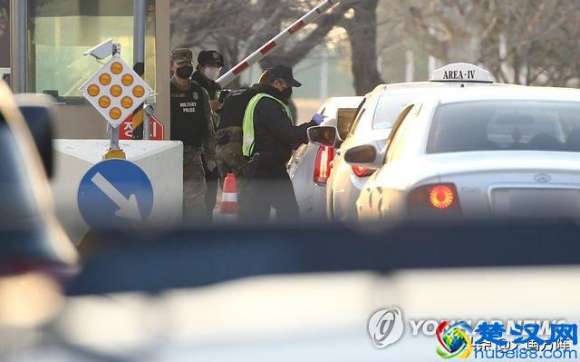 说好的保护韩国呢？疫情在全国爆发，美军立即封锁基地严防韩国人
