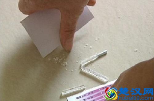 水银温度计摔碎了，做好这3步，不怕中毒清理得干净