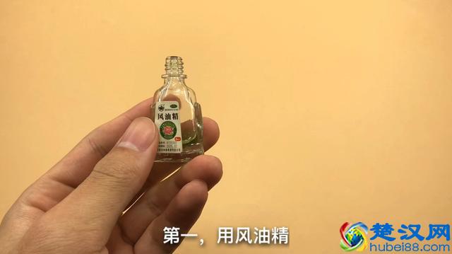 手指被502胶水粘住怎么办？别着急，只需滴一些它，胶水立马融化
