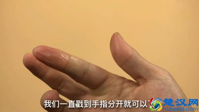 手指被502胶水粘住怎么办？别着急，只需滴一些它，胶水立马融化