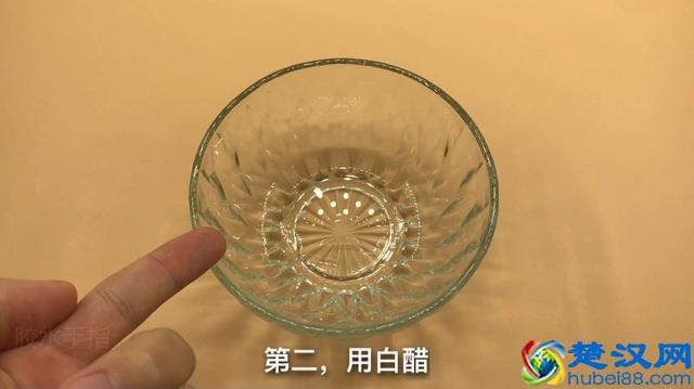 手指被502胶水粘住怎么办？别着急，只需滴一些它，胶水立马融化