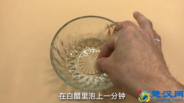 手指被502胶水粘住怎么办？别着急，只需滴一些它，胶水立马融化