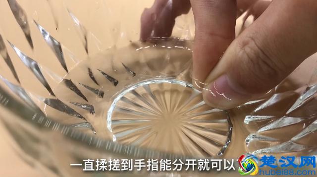 手指被502胶水粘住怎么办？别着急，只需滴一些它，胶水立马融化