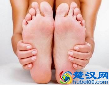 脚后跟干裂，有角质化硬皮怎么办？