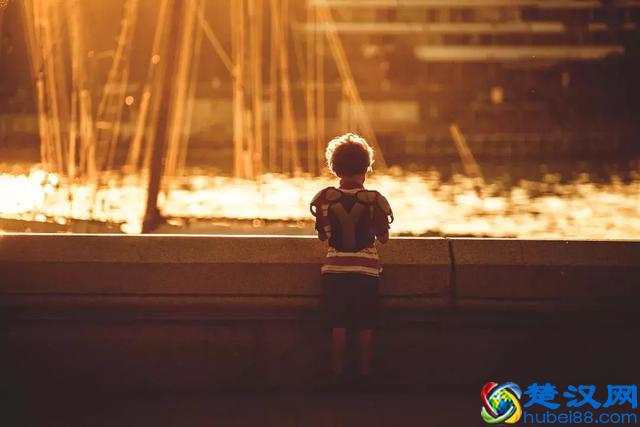 滔滔不绝讲话的孩子也可能是孤独症！今天，专家带你全面解读这种病