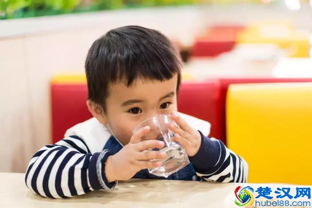 滔滔不绝讲话的孩子也可能是孤独症！今天，专家带你全面解读这种病