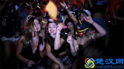 在日本多少岁算欧巴桑大妈？其中一年轻妹子的回答让一些人坐立不安了……