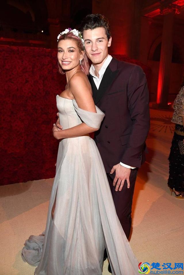 全球最炙手可热95后男歌手，16岁就成开挂少年，还跟海狸传绯闻？