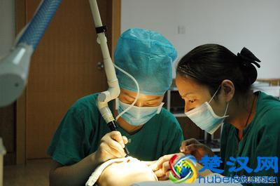 皮肤上出现这些红血丝，形似蜘蛛，这是为啥呢？