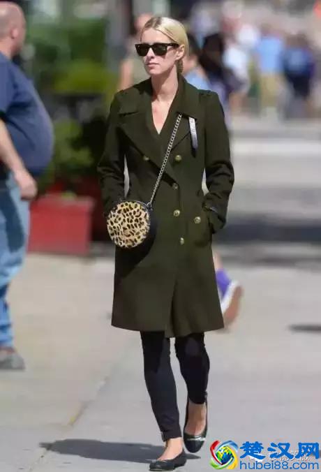 军绿色又火了，你知道这个色系该如何搭配衣服吗？