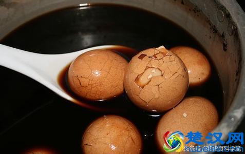 煮“茶叶蛋”，用绿茶还是红茶？好多人弄错了，难怪吃起来很苦