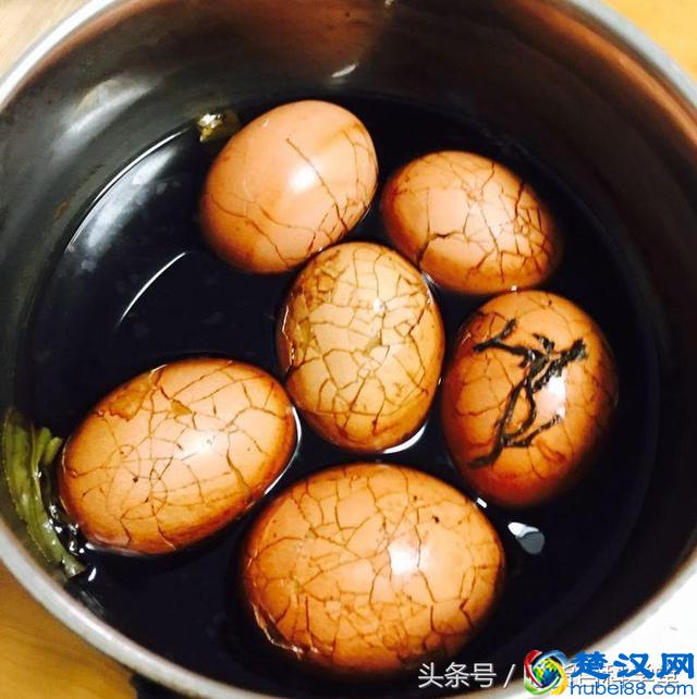 煮“茶叶蛋”，用绿茶还是红茶？好多人弄错了，难怪吃起来很苦