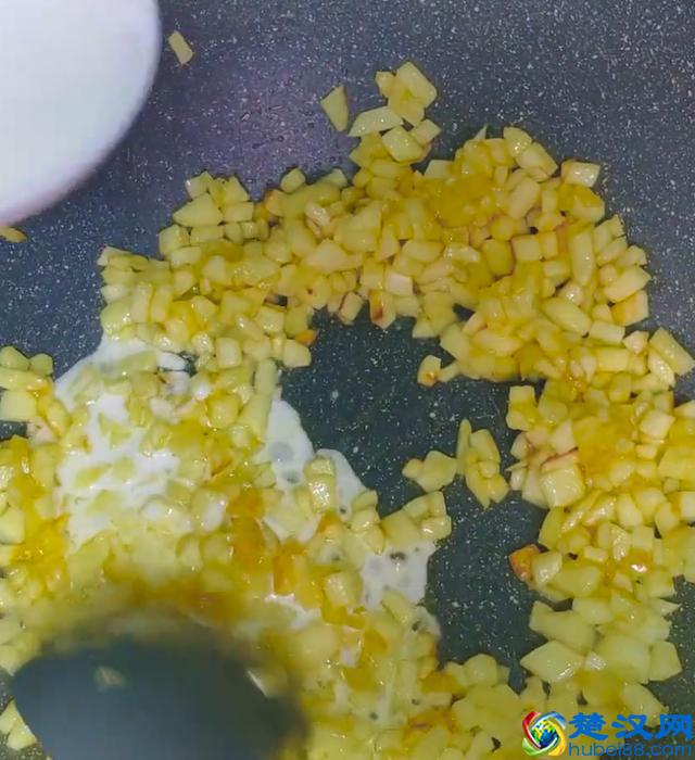 苹果派的最简单做法，不用烤箱不和面，2分钟学会