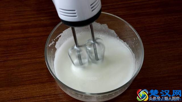 蛋清打发了除了可以做蛋糕，还能做这个小吃