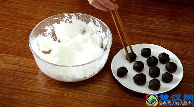 蛋清打发了除了可以做蛋糕，还能做这个小吃