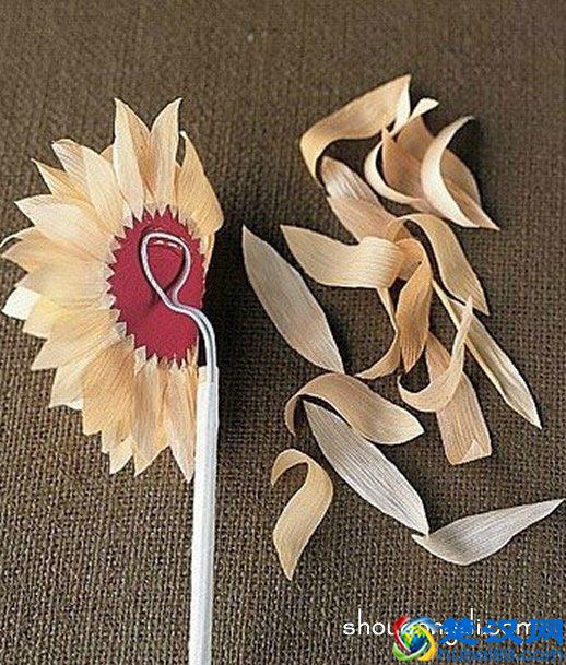 玉米叶做仿真花的方法,你也可以制作一朵哦