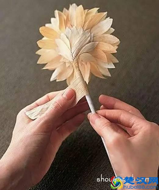 玉米叶做仿真花的方法,你也可以制作一朵哦