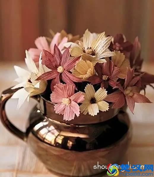 玉米叶做仿真花的方法,你也可以制作一朵哦