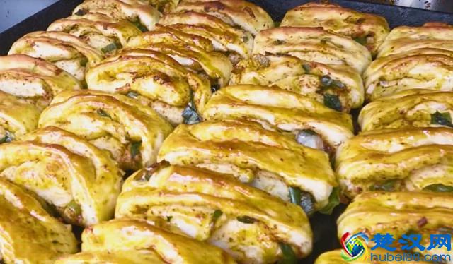 夫妻30年卖“奇特”小吃，3元1个不够卖，顾客：比吃肉还美味