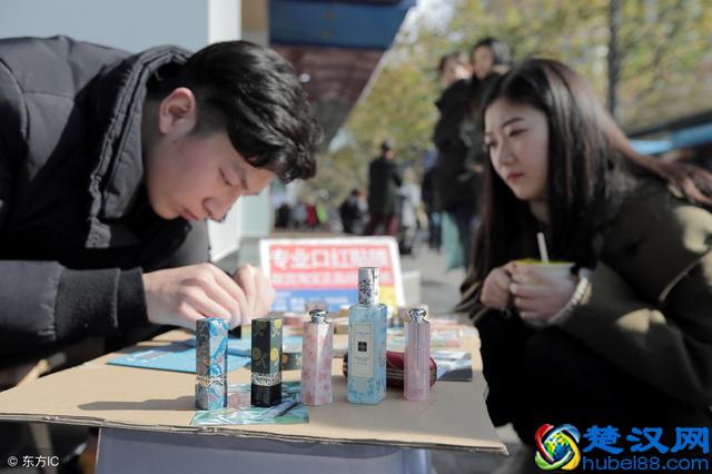 揭秘夜市卖什么赚钱？这些项目很挣钱！