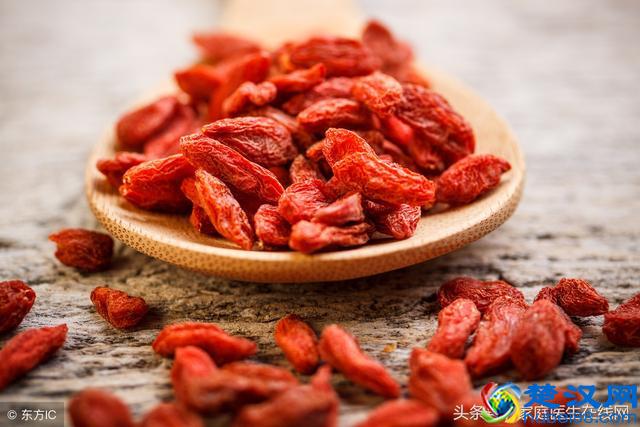 每天吃一把枸杞，这6个好处，就“砸在”你头上了