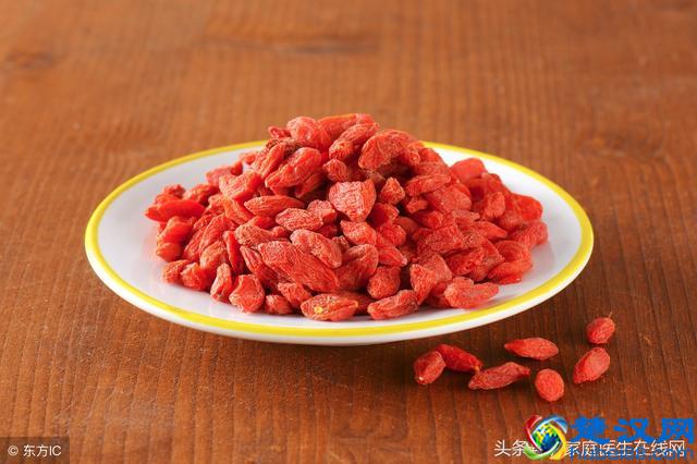每天吃一把枸杞，这6个好处，就“砸在”你头上了
