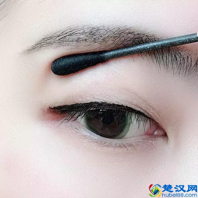 画眼线原来这么简单？我3分钟就学会了！