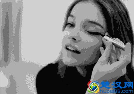 画眼线原来这么简单？我3分钟就学会了！