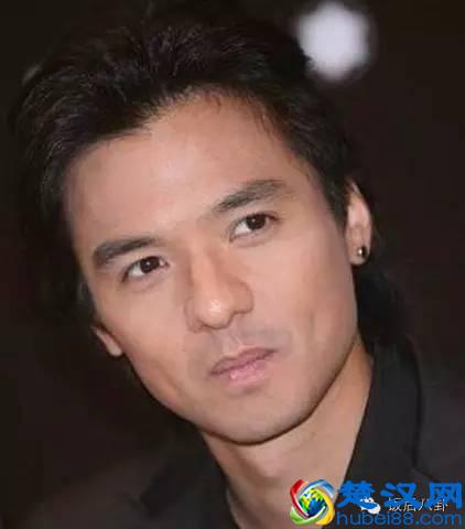 爱过莫文蔚拥过徐若瑄，风流才子冯德伦终牵手情丝缠绕的性感舒淇