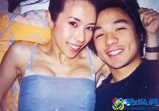 爱过莫文蔚拥过徐若瑄，风流才子冯德伦终牵手情丝缠绕的性感舒淇