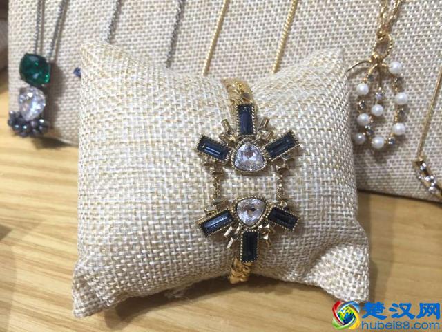 这些个性、时尚的韩国饰品，各种场合都能HOLD住！