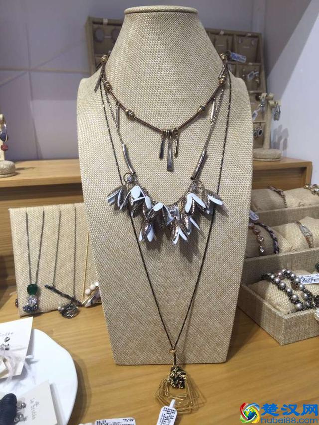 这些个性、时尚的韩国饰品，各种场合都能HOLD住！