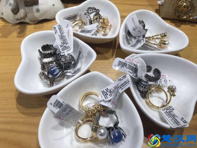 这些个性、时尚的韩国饰品，各种场合都能HOLD住！