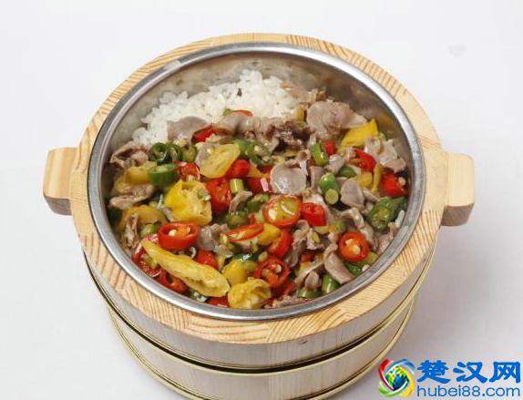 小小木桶大大商机,江西小伙卖木桶饭年入千万!