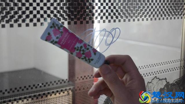 怎么去除记号笔的痕迹？只需涂点它擦一擦，立马干净如初