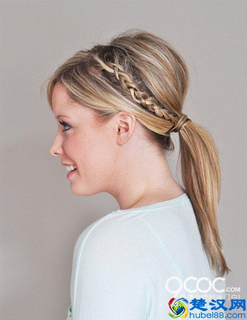马尾扎成这样，配什么衣服都漂亮！